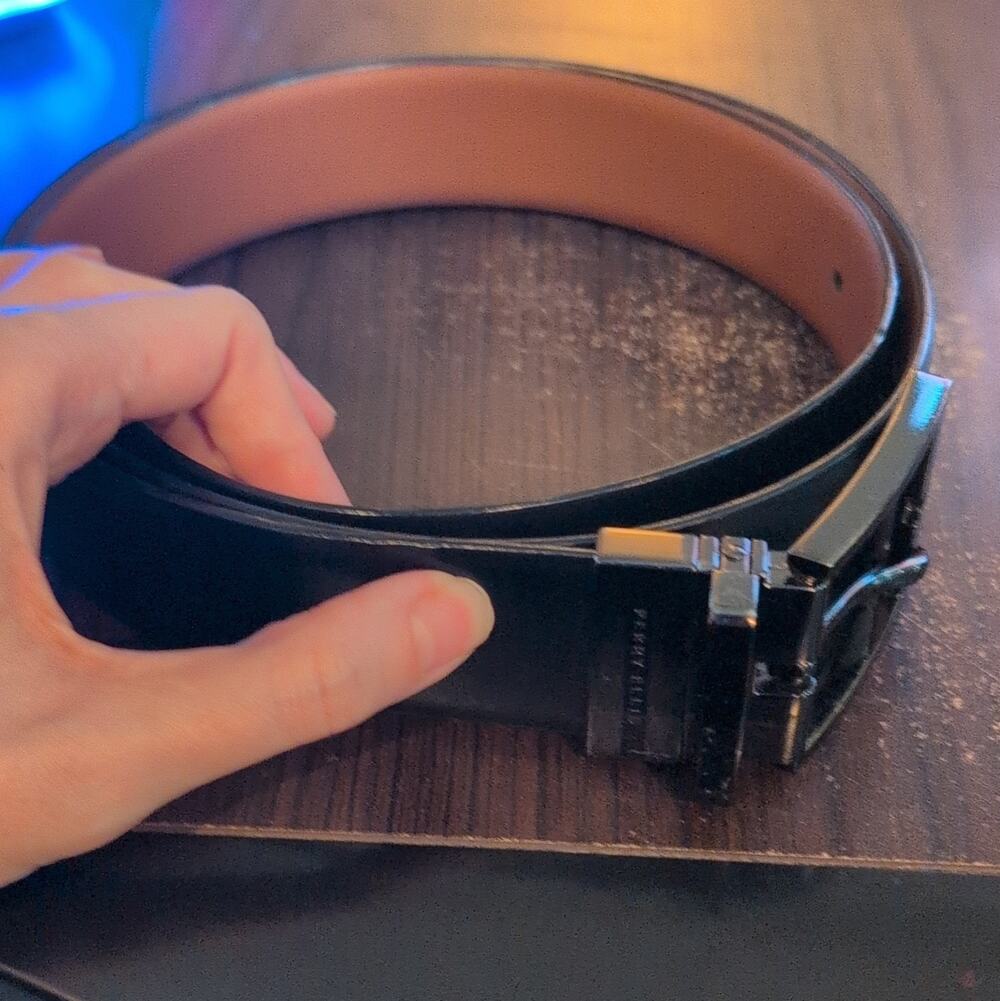 Perry Ellis Men's Black/Brown 1.5" Solid Belt Buckle Logo Regular